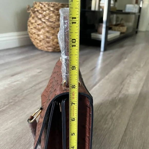 NWT Faux Leather Ostrich Pattern Tassel Top Handle Crossbody Bag Brown - Picture 10 of 10